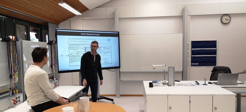 Lehrer im Fachraum Elektrotechnik an der Berufsschule Bad Tölz