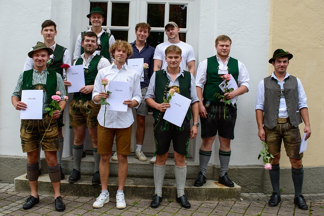 Schüler*innen bei Abschlussfeier der Berufsschule 2021