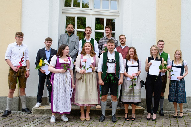 Schüler*innen bei Abschlussfeier der Berufsschule 2021