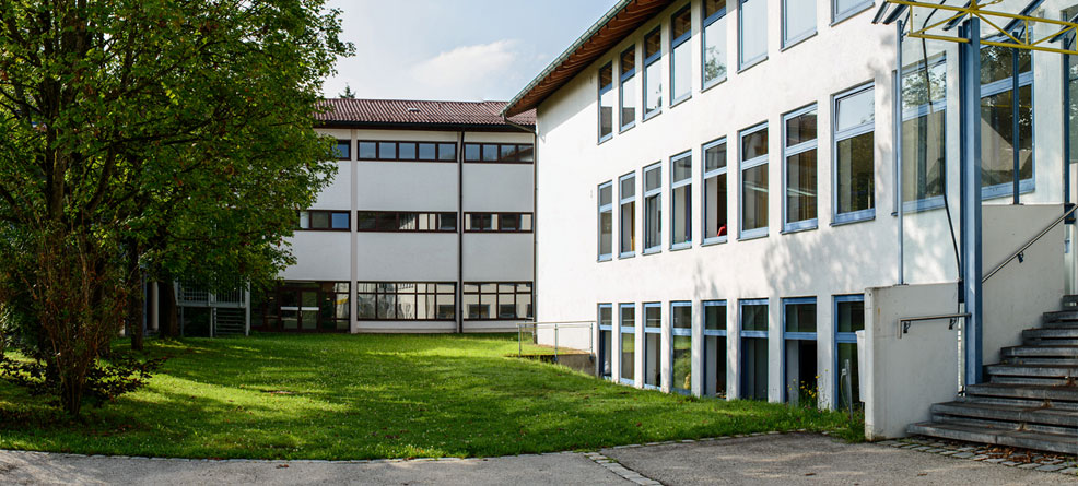 Blick auf die Berufsschule in Wolfratshausen